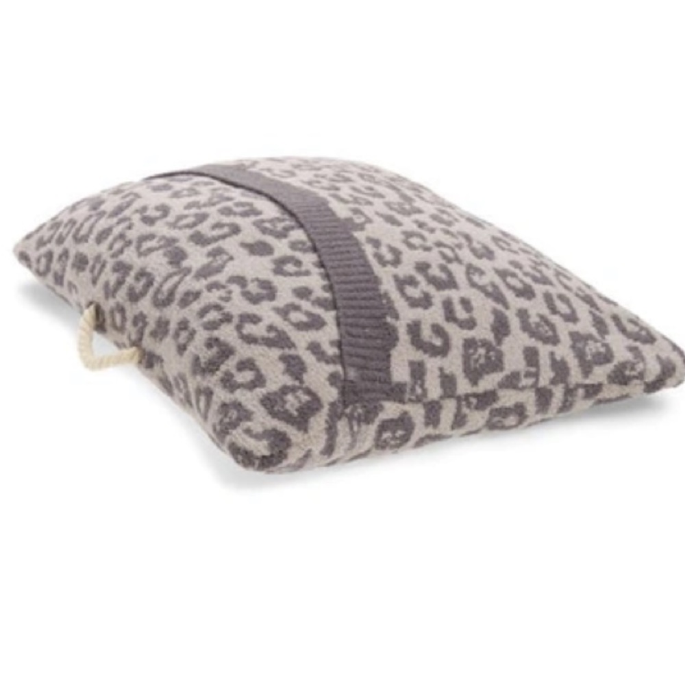 barefoot dreams Cozy chic Leopard Pet Bed in Linen/graphite